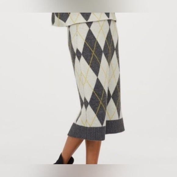 Pringle of Scotland H&M knit set Sweater Medium and skirt Small - Picture 14 of 15